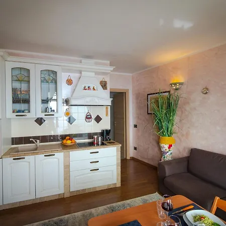 Appartement Mantegna - Garten Mit Seeblick Und Schwimmbad By Interhome *