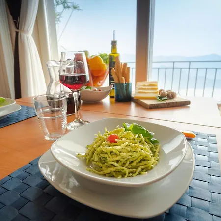 Appartement Mantegna - Garten Mit Seeblick Und Schwimmbad By Interhome *